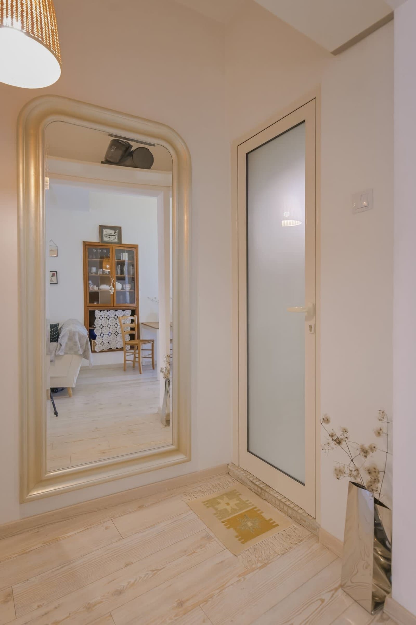 The Simple Place ~ Close to Slaveykov Square - Photo 34