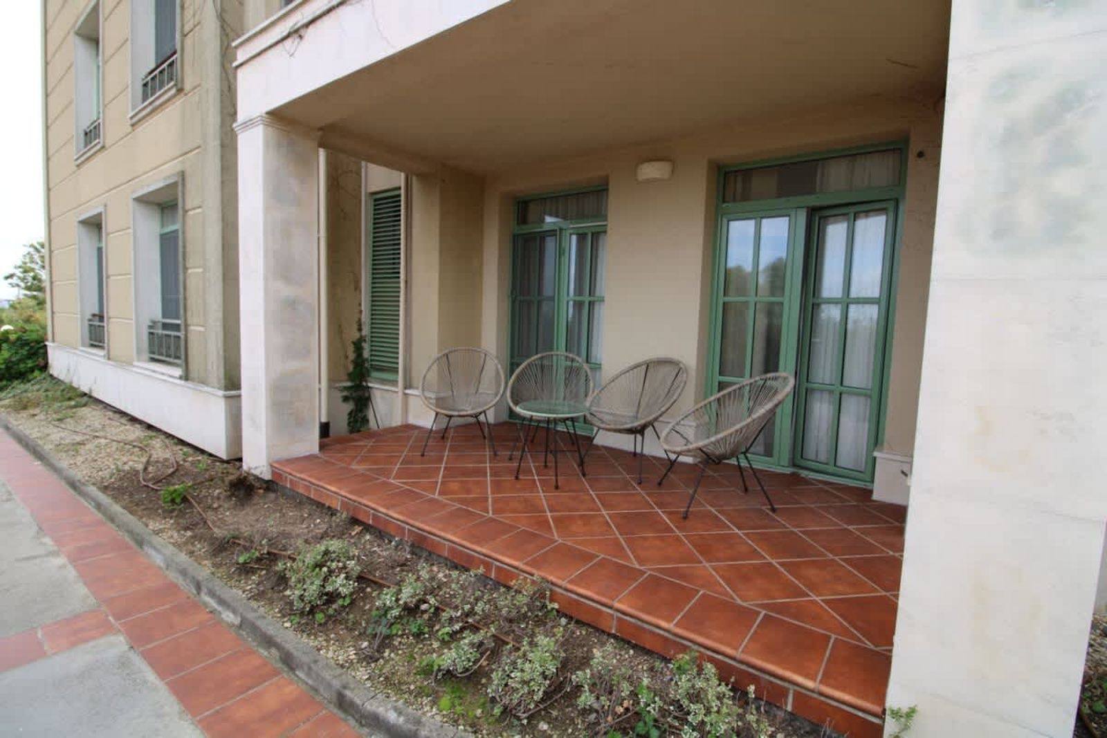 Cozy 2 bedroom apartment in Flores Garden - Photo 9