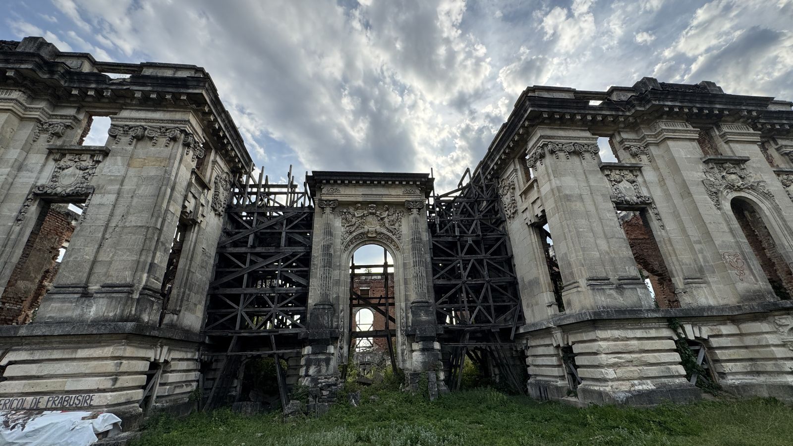 Ruined Palace, Romania - Photo 3