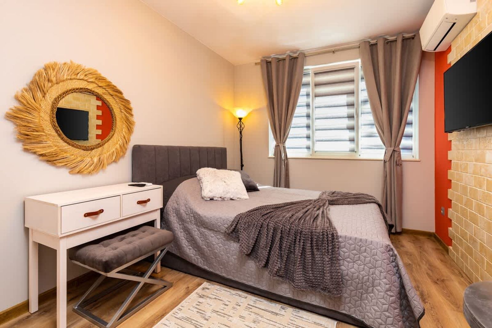 Da Vinci Delight: Modern 2BD Apartment - Photo 7