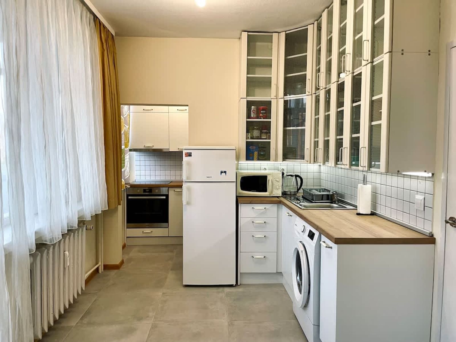 Bright &amp; Spacious 2BD Flat | Near Mall of Sofia - Photo 4