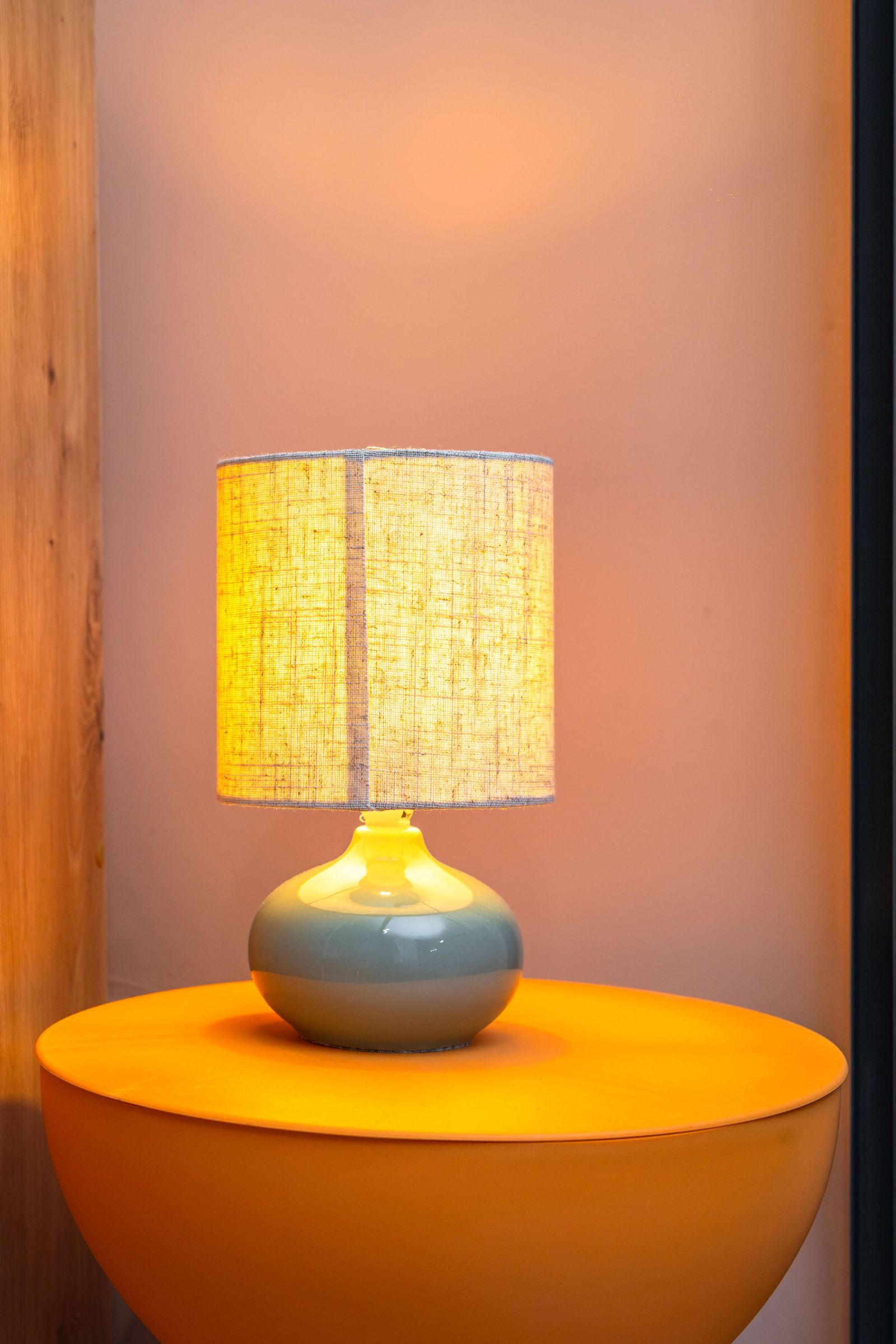 Warm &amp; Stylish Retreat in a Quiet Area - Photo 19