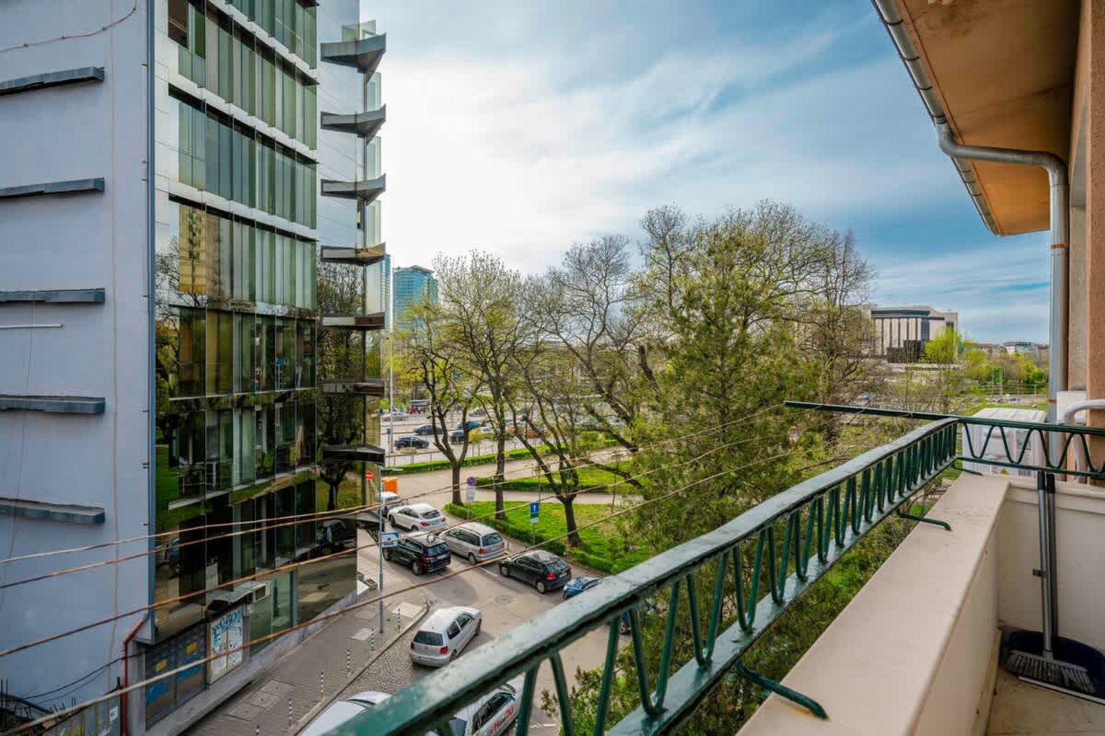 New With The Best View - 2BD Bright Flat Near NDK - Photo 23