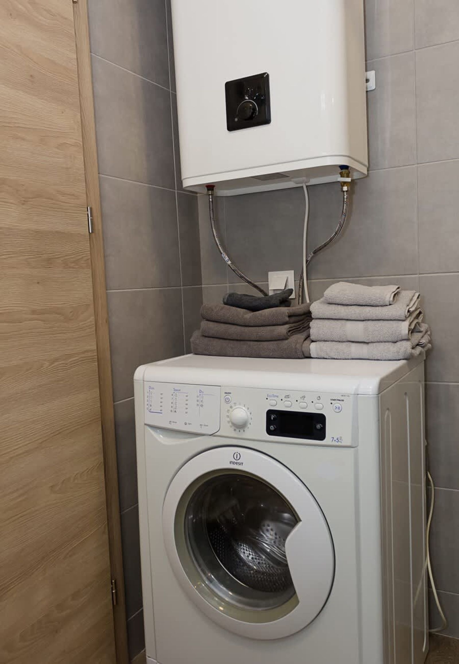 Azur Premium 1BD Flat  Pool &amp; Parking - Photo 10