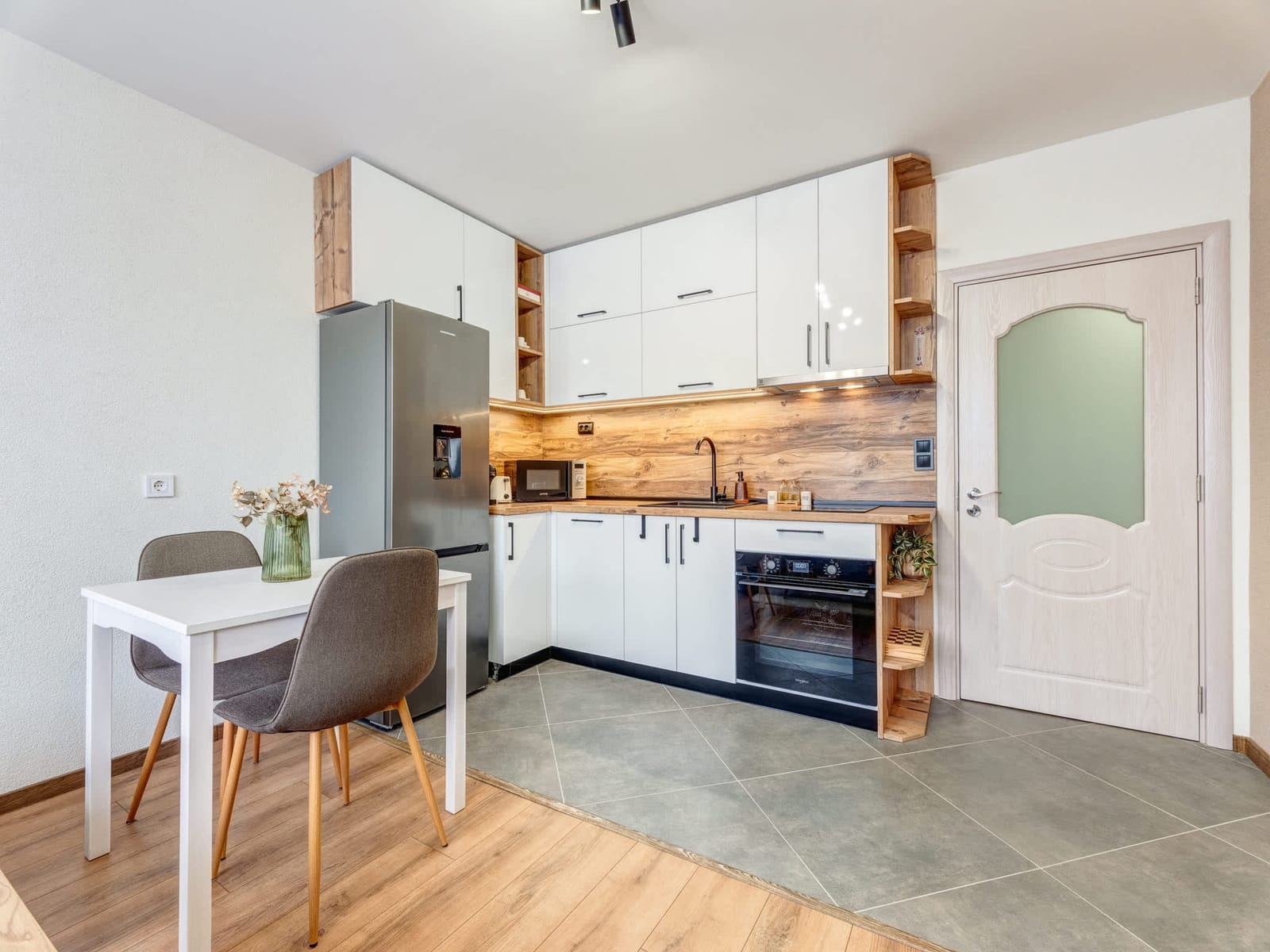 Stylish 1BR in the Heart of Town - Photo 3