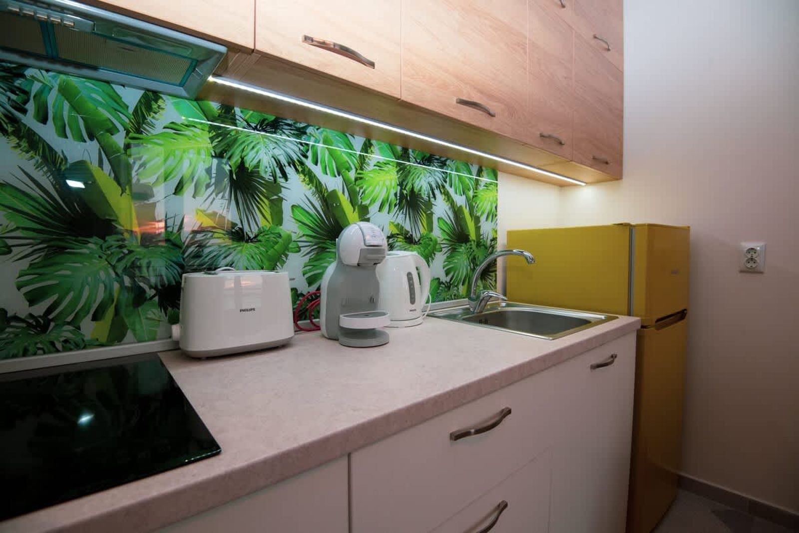 Romantic Getaway 1-BD Apartment with Sea View - Photo 3