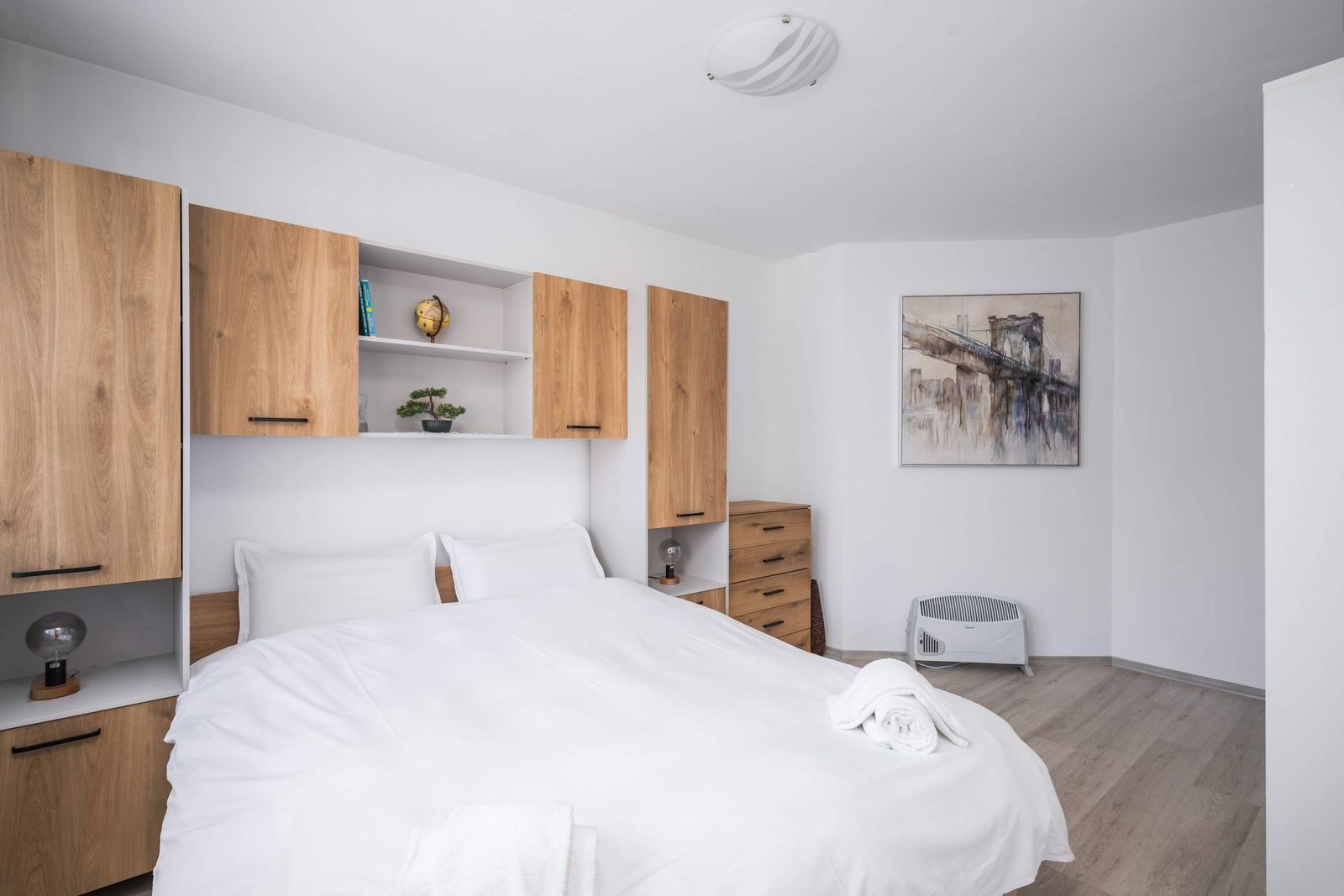 Sunny &amp; Modern 1BD Apartment - Photo 3