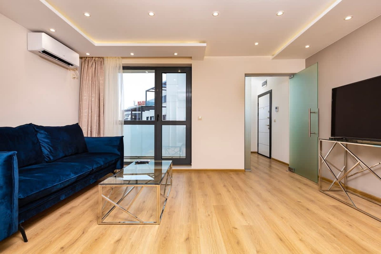 Cityscape Retreat 1BD Flat in the Heart of Plovdiv - Photo 10