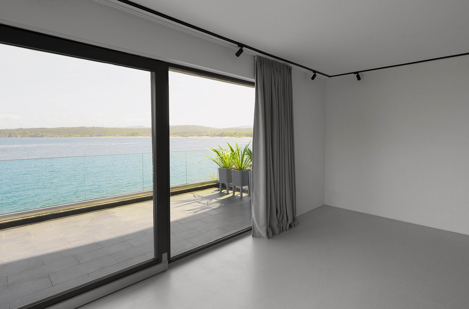 Loft-Style Studio Apartment on the Beach - Photo 48