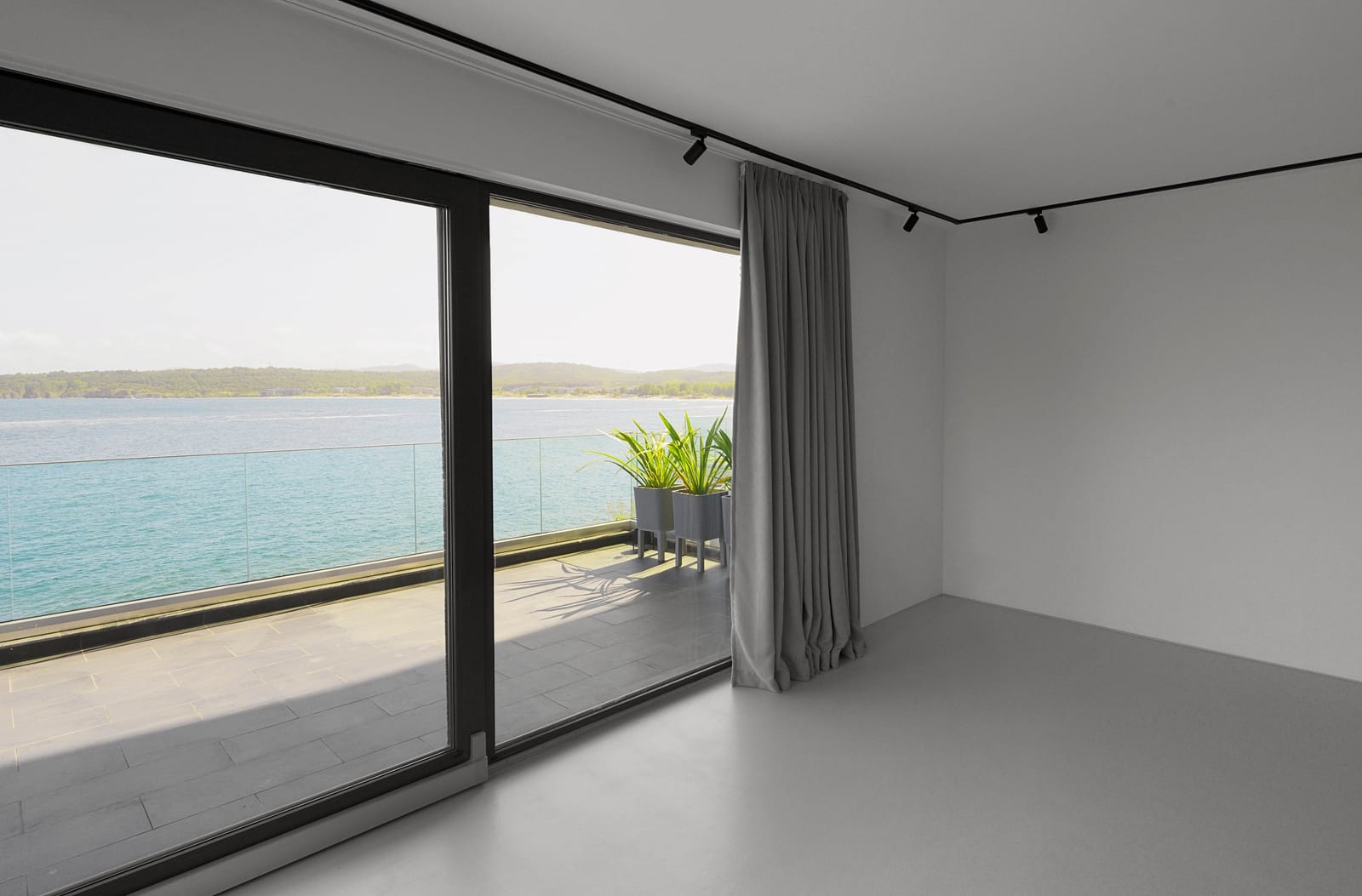 Loft-Style Studio Apartment on the Beach - Photo 48