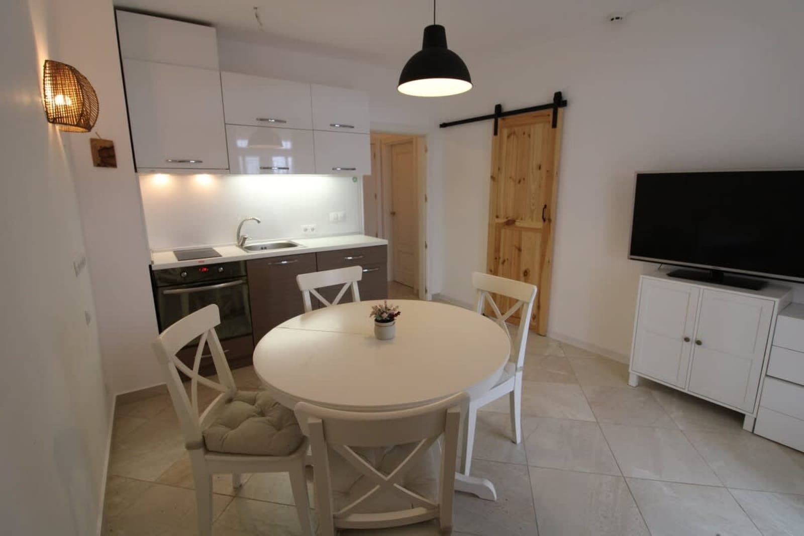 Cozy 2 bedroom apartment in Flores Garden - Photo 12