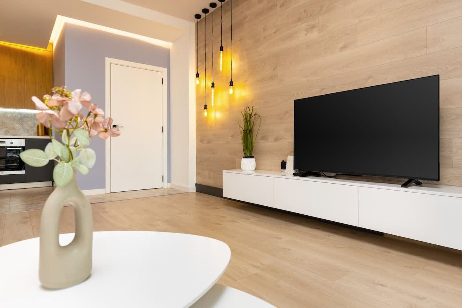 Platinum Designer Flat with Balcony &amp; Parking - Photo 4