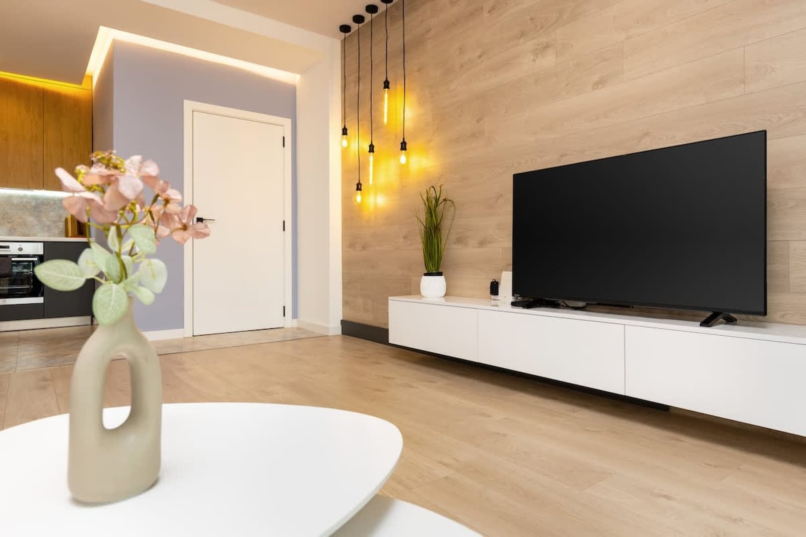 Platinum Designer Flat with Balcony &amp; Parking - Photo 4