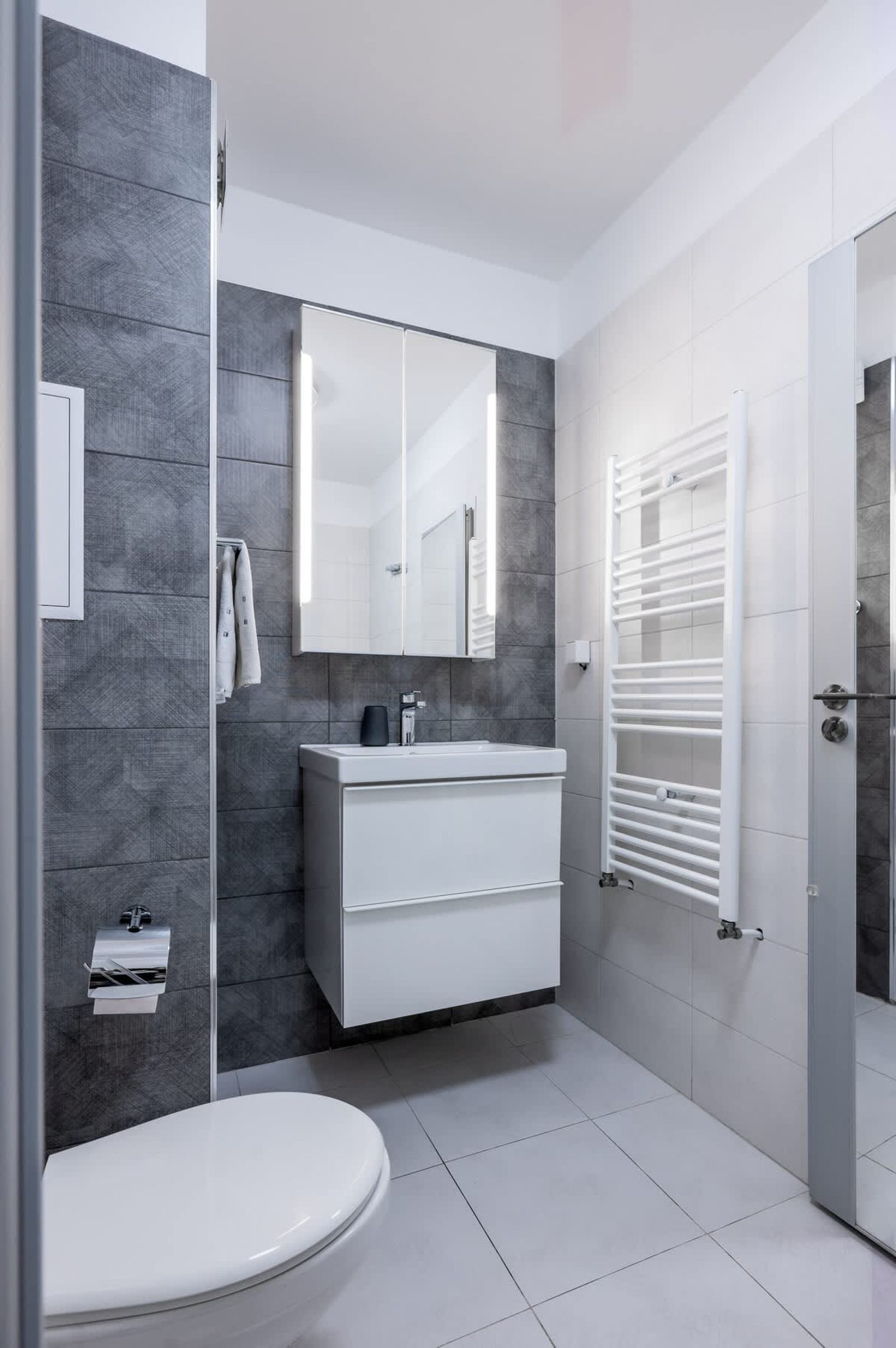 Urban Elegance at Its Finest Stylish 1-BD Flat - Photo 15