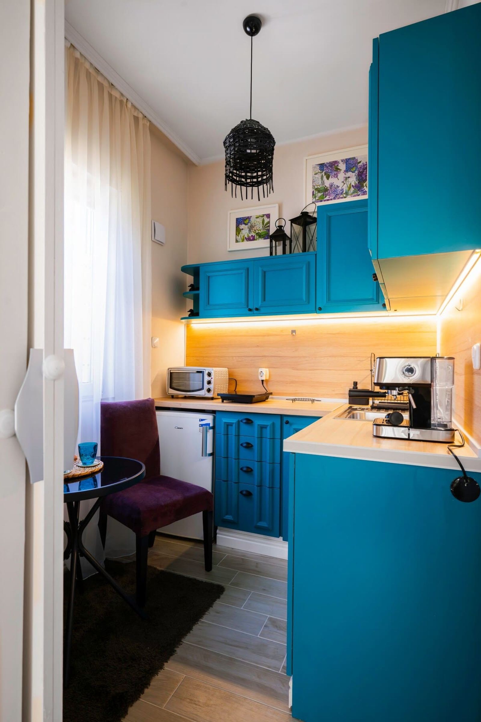 Bright Bohemian Studio with Prime Location - Photo 10