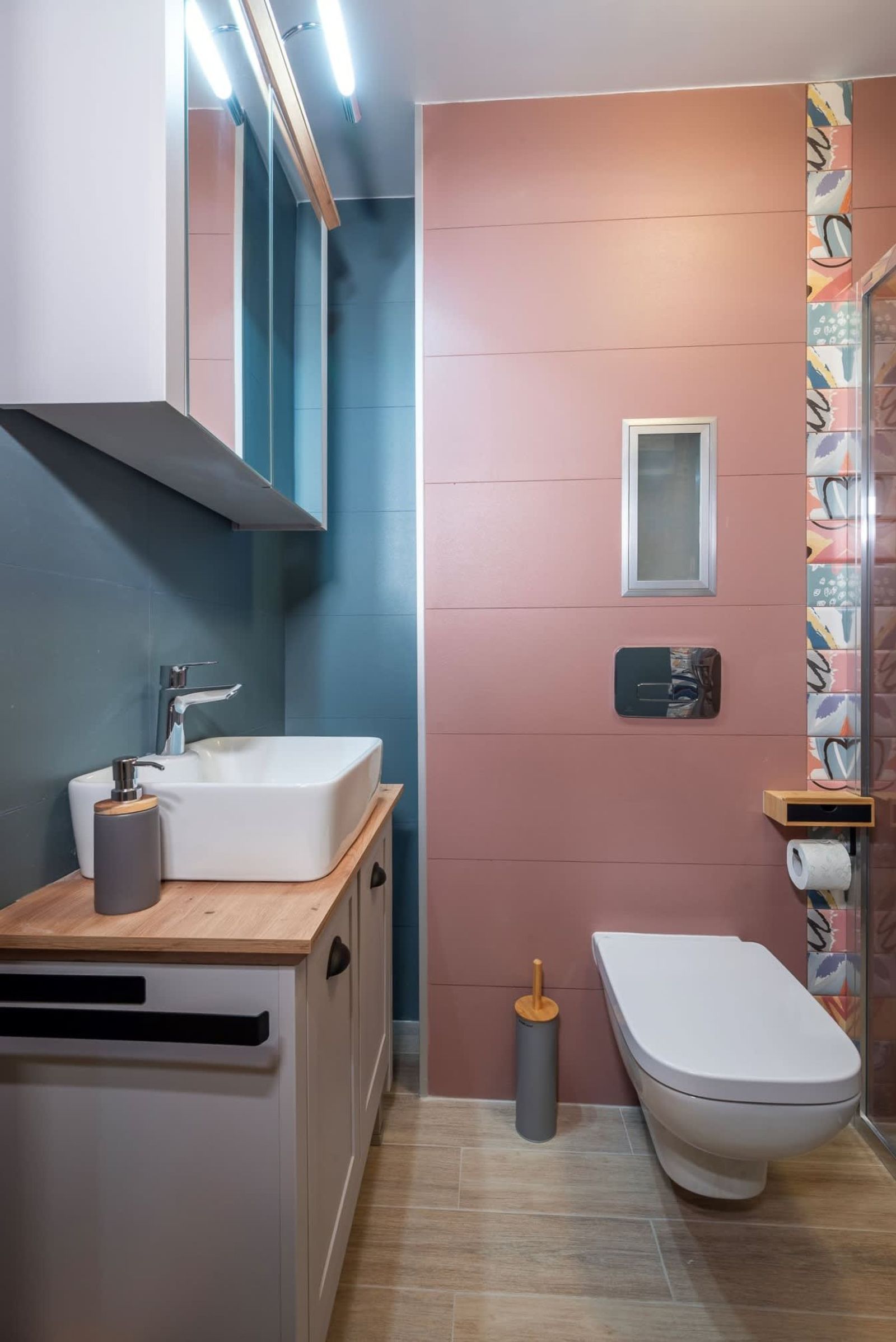 Plovdiv ArtNest: Stylish Apartment in the City Center - Photo 12