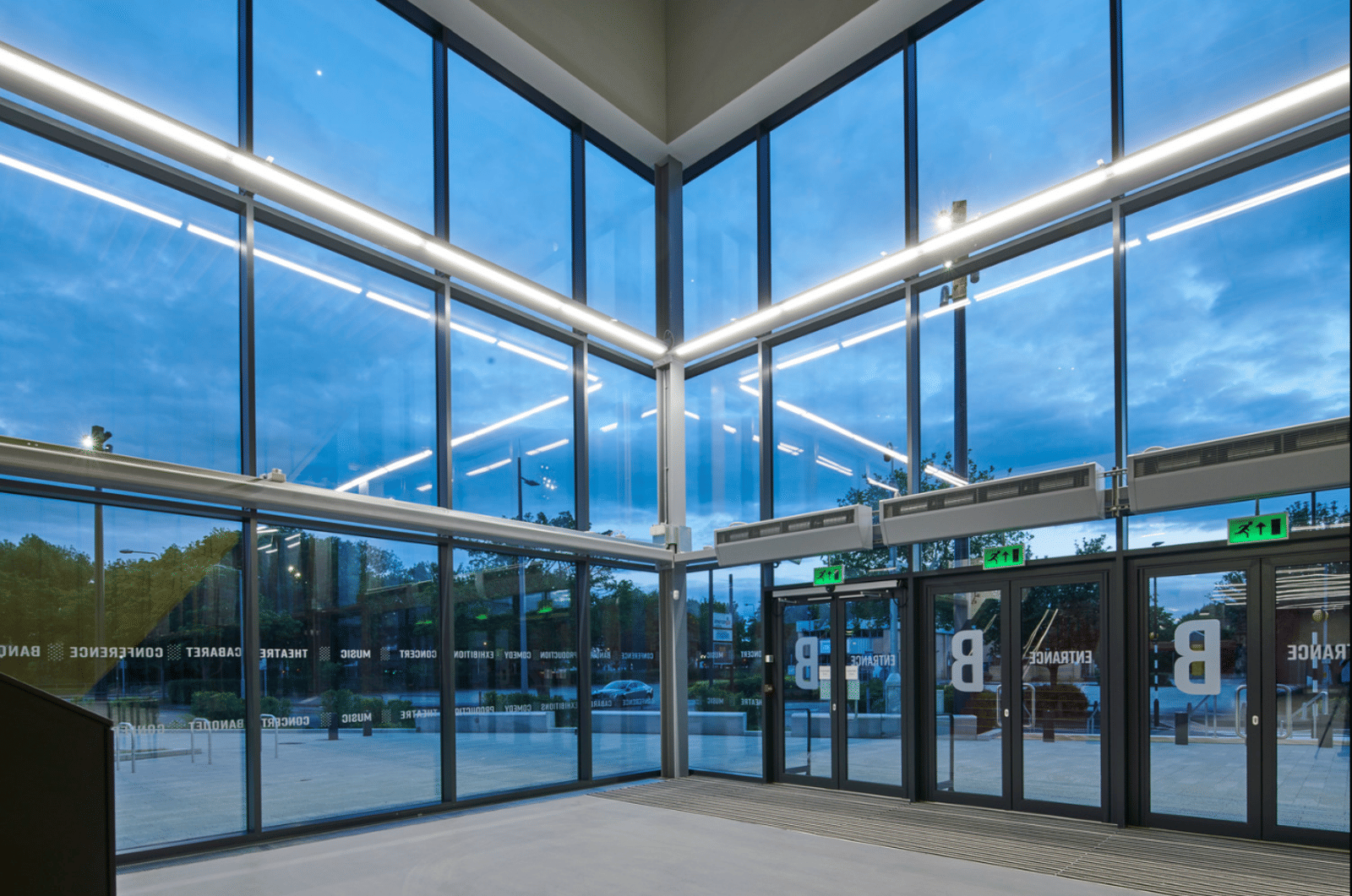 Bonus Arena Hull - Photo 8