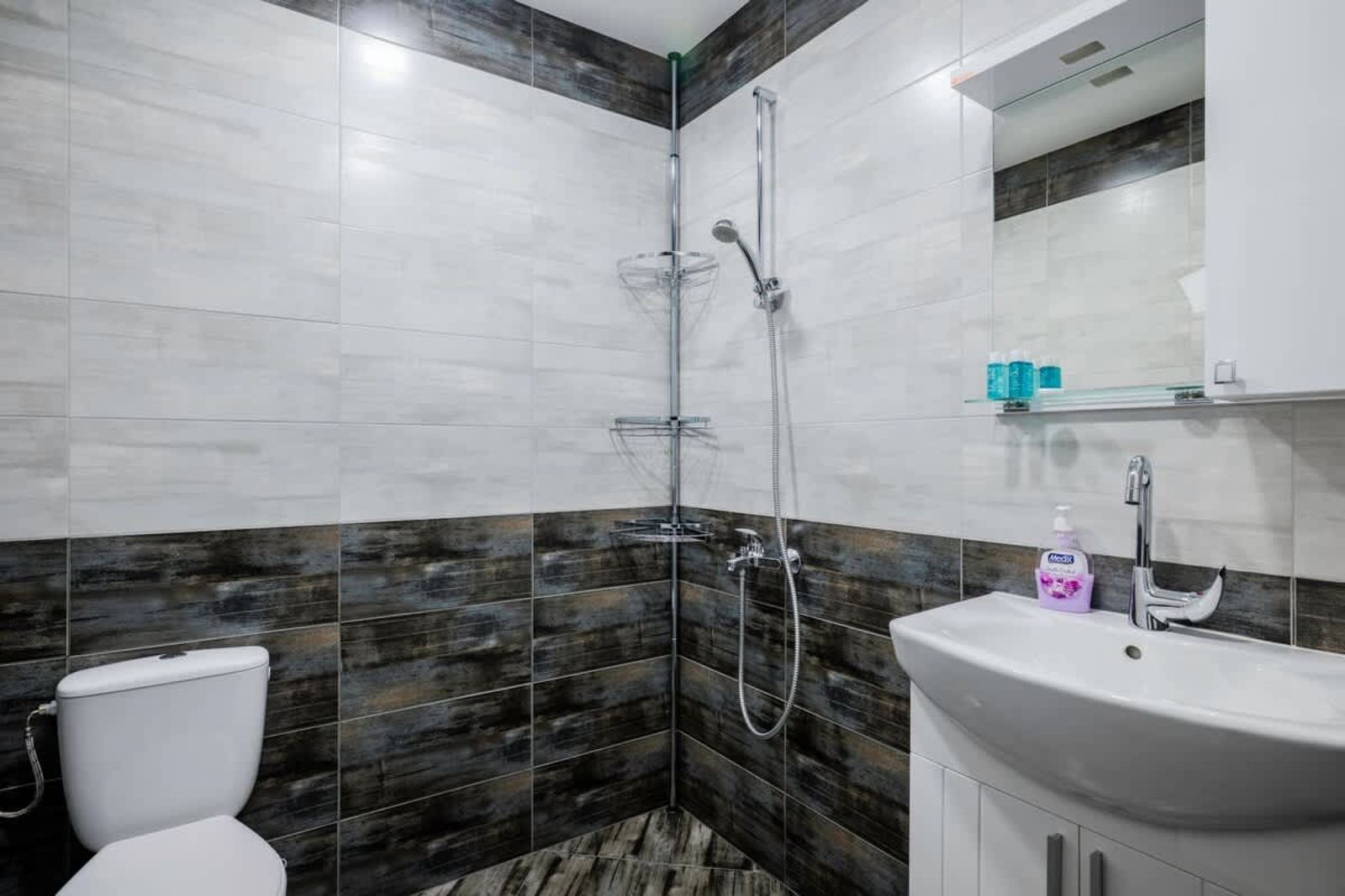 Central 1BD Next to Womens Market and Sofia's Gems - Photo 20