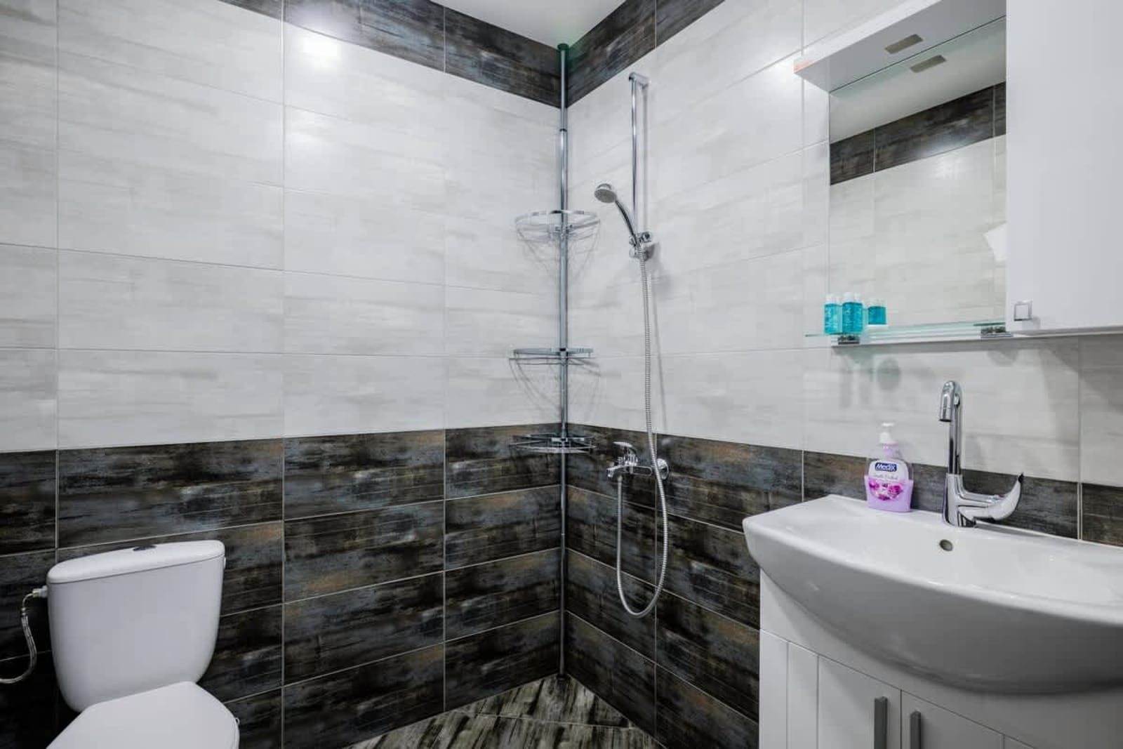 Central 1BD Next to Womens Market and Sofia's Gems - Photo 20