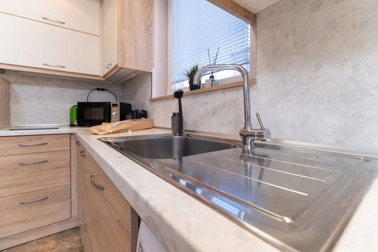 Comfortable 2BR Urban Getaway in City Center - Photo 35