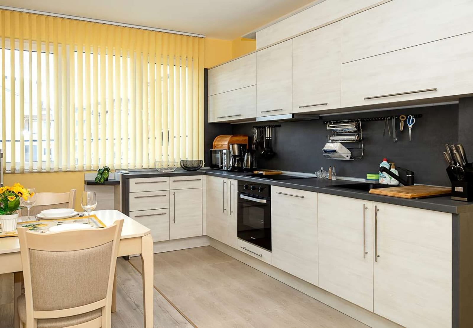 Bright &amp; Spacious 2-Bedroom Apartment in Varna - Photo 3