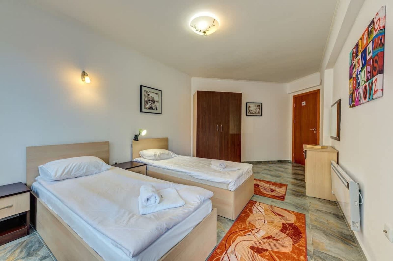 Bright and Spacious 2-BDR Apartment with Balcony - Photo 4