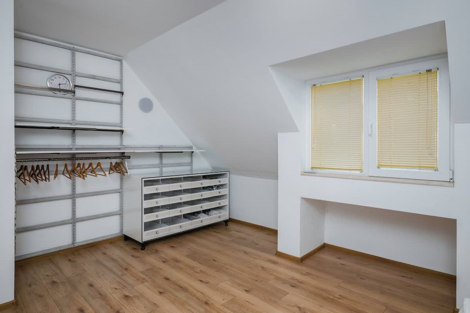 Charming &amp; Cozy 2BD Apartment with Natural Light - Photo 21