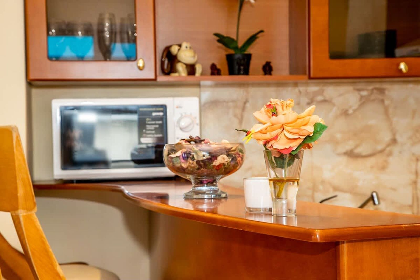 Spacious &amp; Sunny Maisonette w/ Terrace near Centre - Photo 10