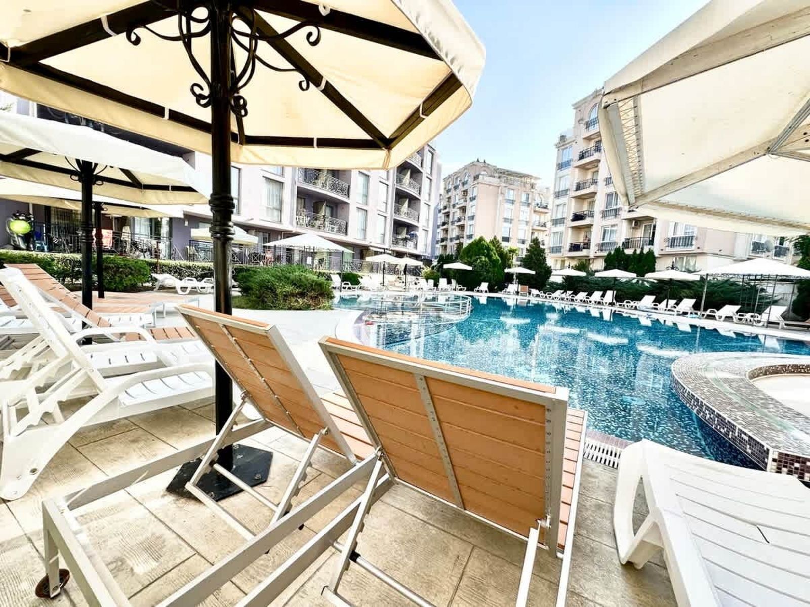 Cozy Rainbow 3  studio direct to the pool - Photo 2