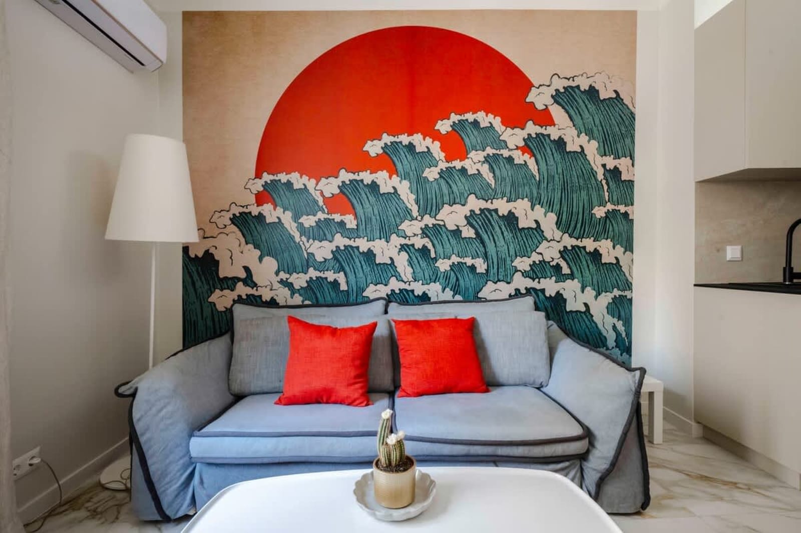 Stylish 1BD Apartment in the Heart of the City - Photo 3