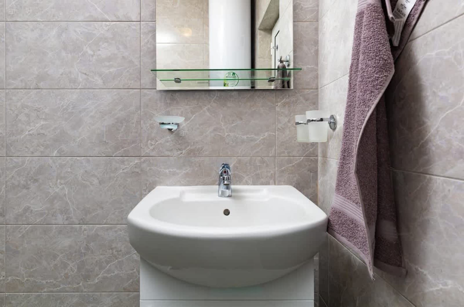 Radiant Retreat: Bright 1BD Haven in Plovdiv - Photo 19