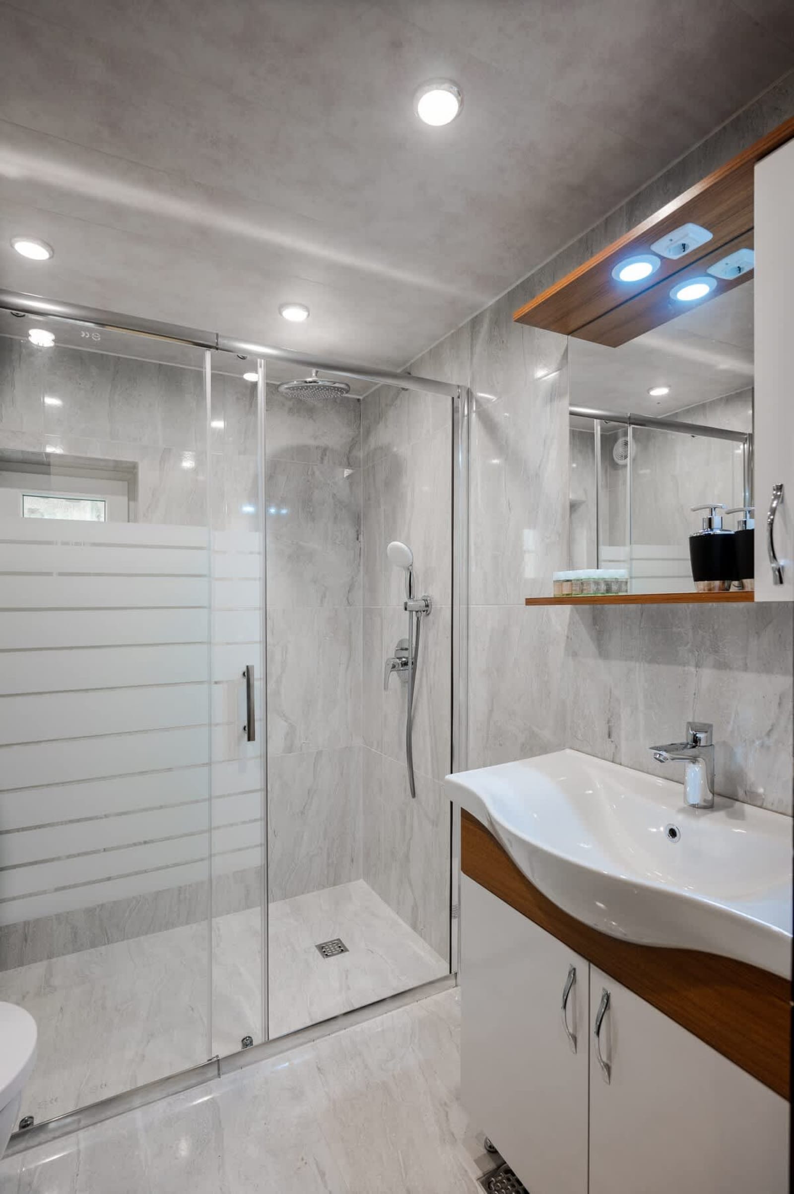 Cozy 2BD Flat + Work Space I Remote workers haven - Photo 18