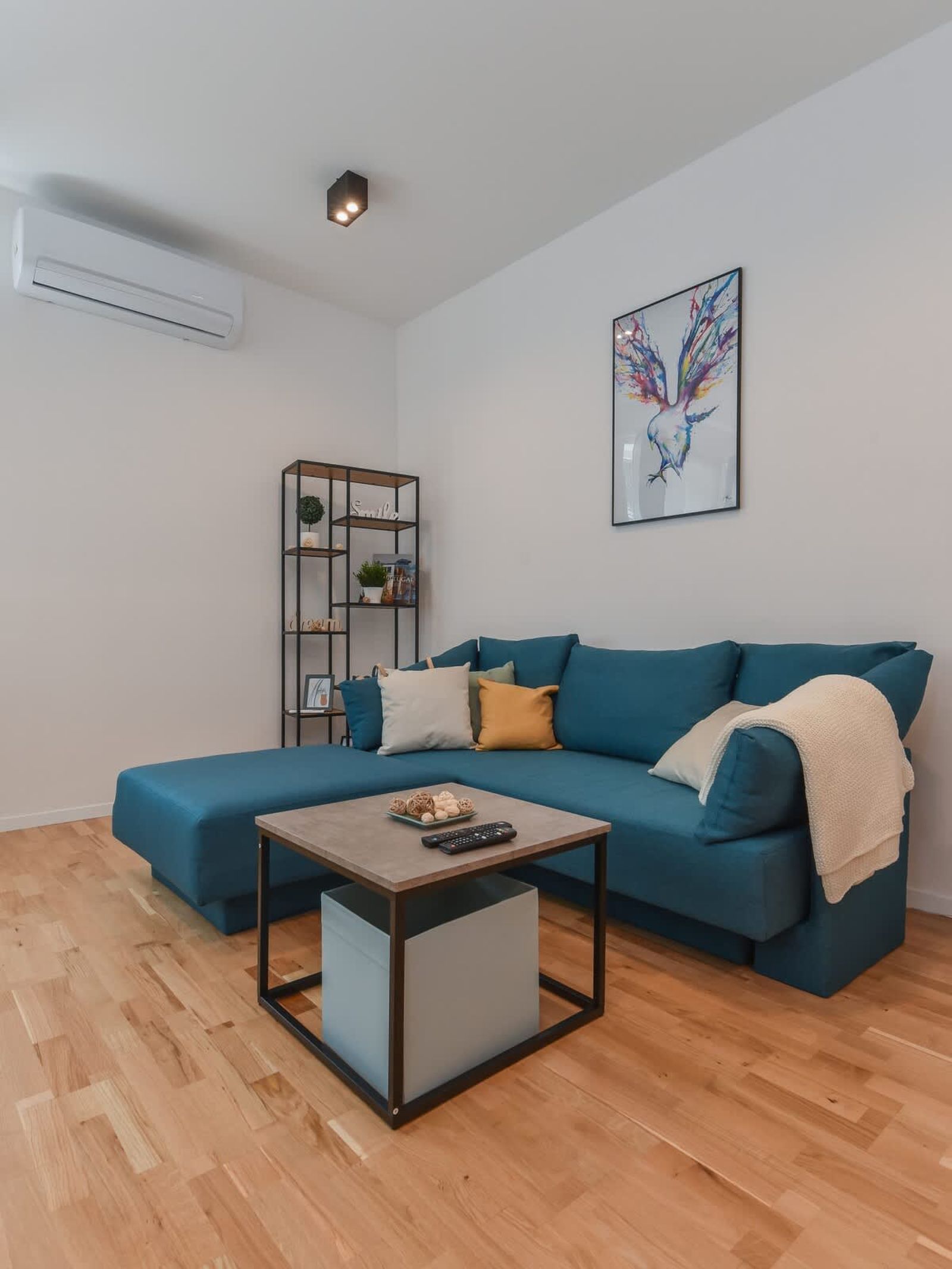 Smart &amp; Modern 2-BDR Flat - TOP Location in Sofia - Photo 8