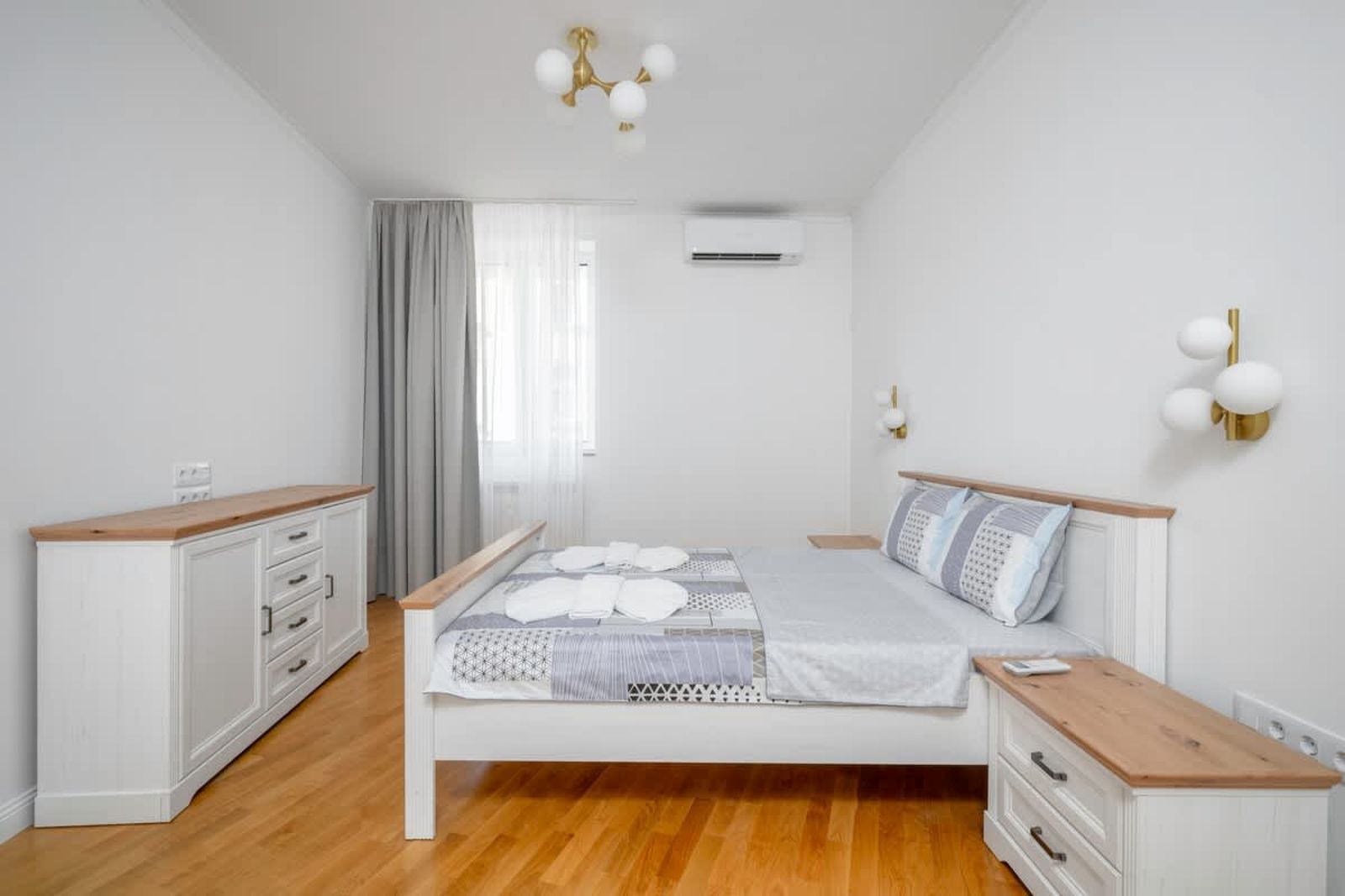 The Purely Placed 1BD Central Flat - Photo 8