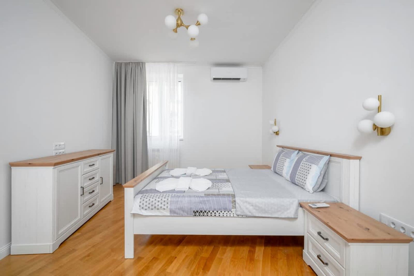 The Purely Placed 1BD Central Flat - Photo 8