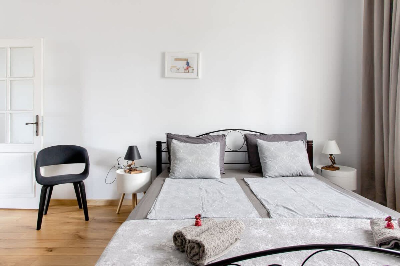 Eclectic and boutique designers apartment/ parking - Photo 7