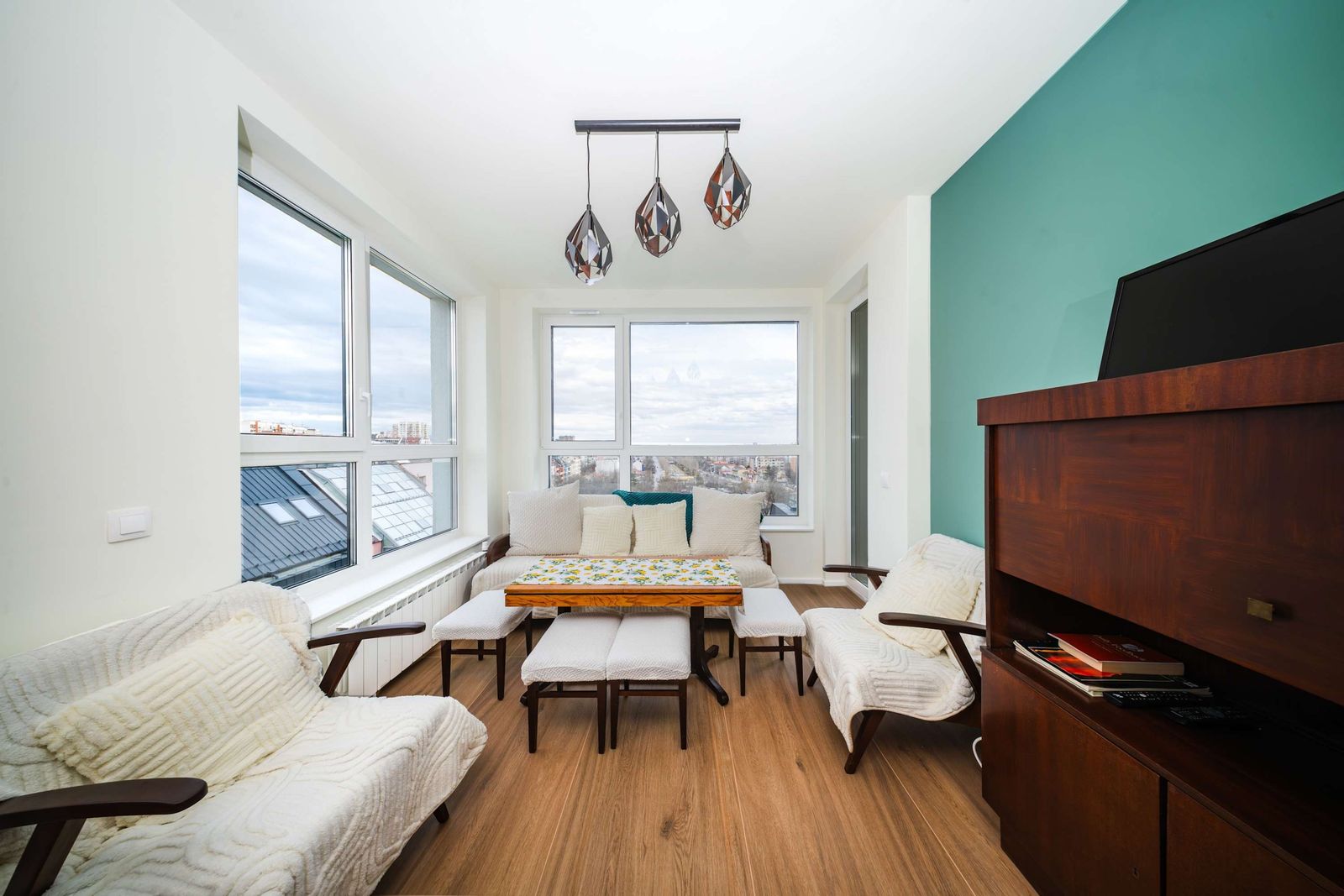 Charming 1BR with Balcony and View - Photo 4