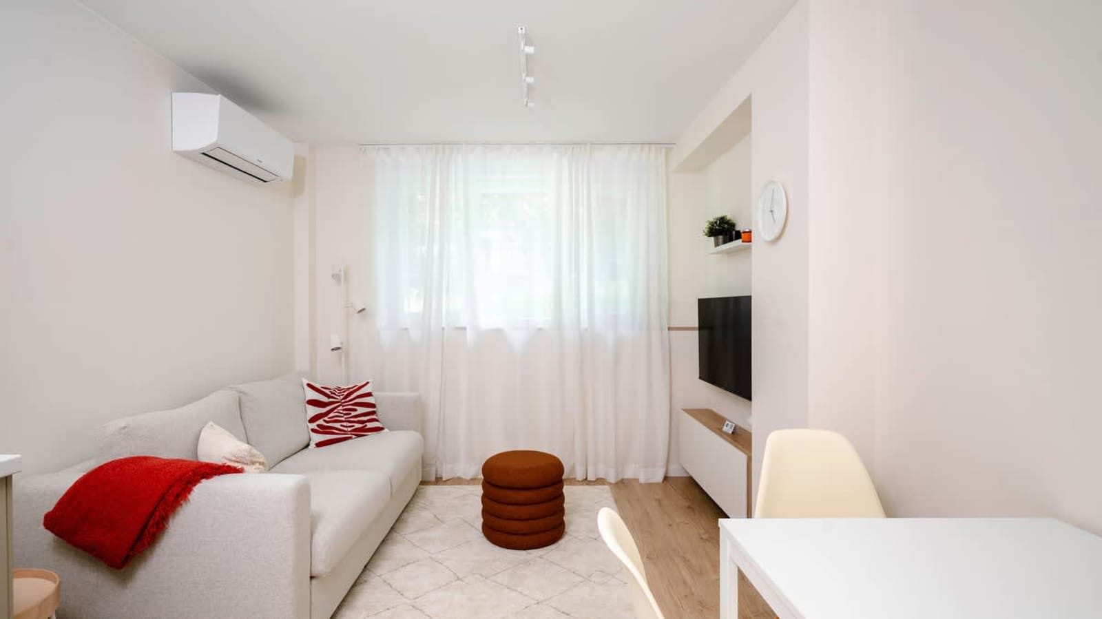 Cozy 1BD Apartment next to NDK - Photo 6