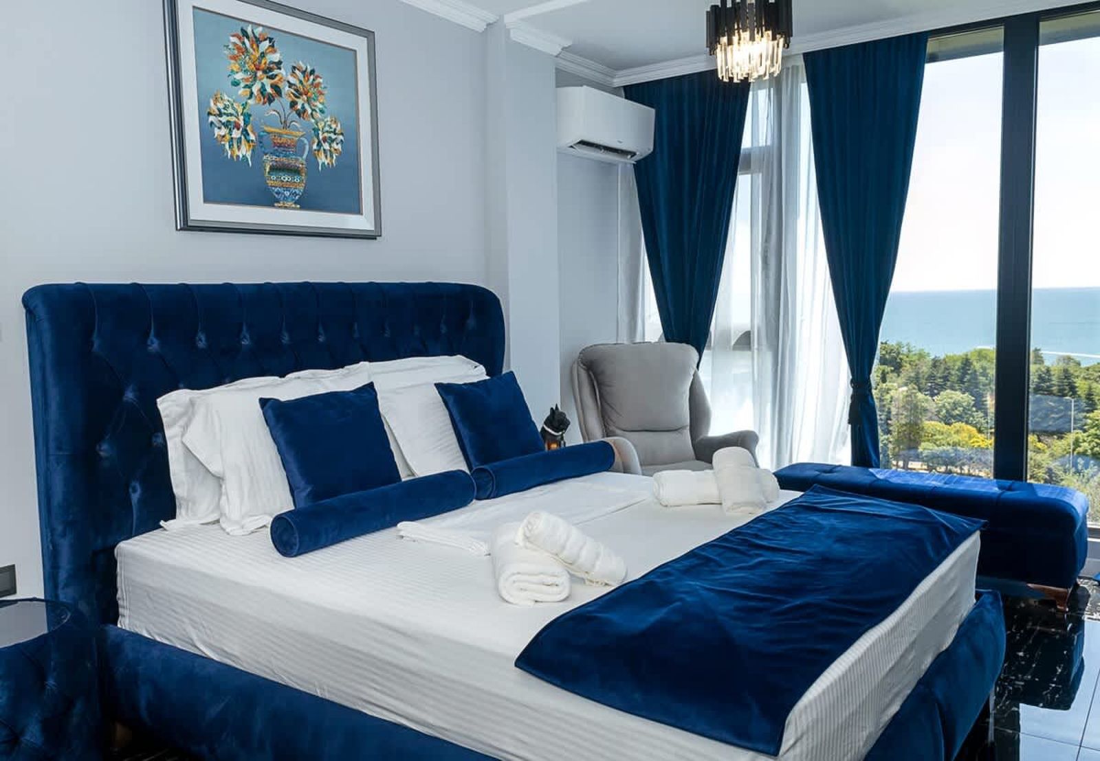 Royal View –Luxury 2BR Apartment with Sea Panorama - Photo 25