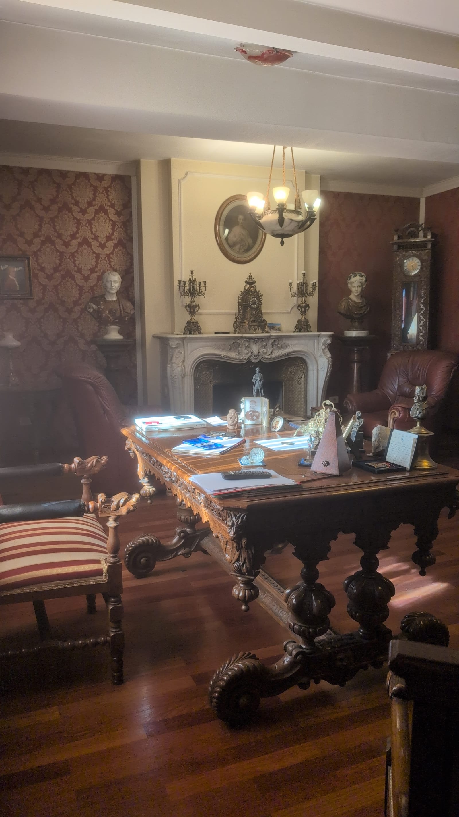 “Unique Vintage Library Studio for Filming, Interviews &amp; Photo Shoots” - Photo 7