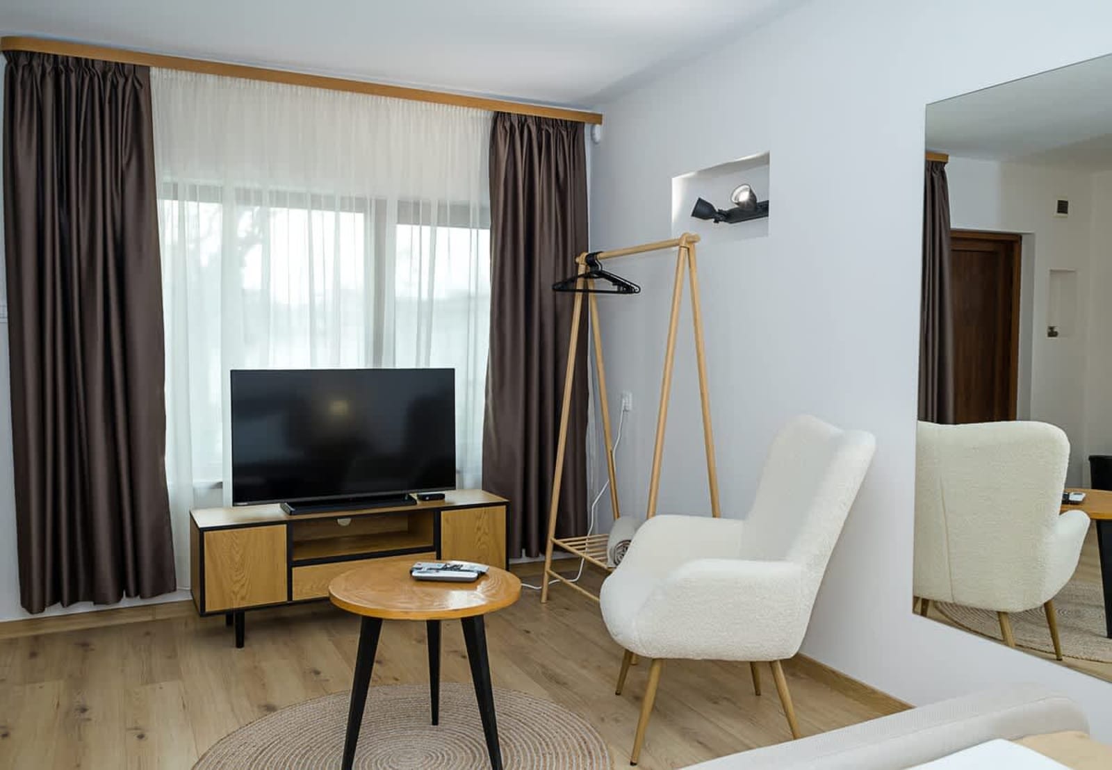 Private Villa with 5BD, Pool &amp; Stunning Sea Views - Photo 46