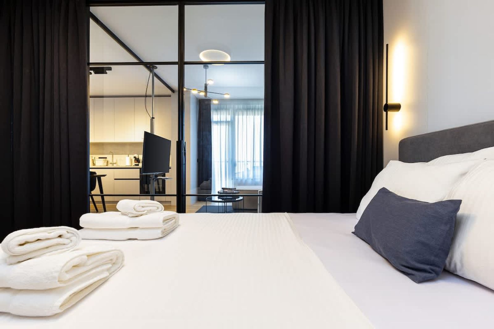 Modern 1BDR Apartment in a New Building - Photo 2