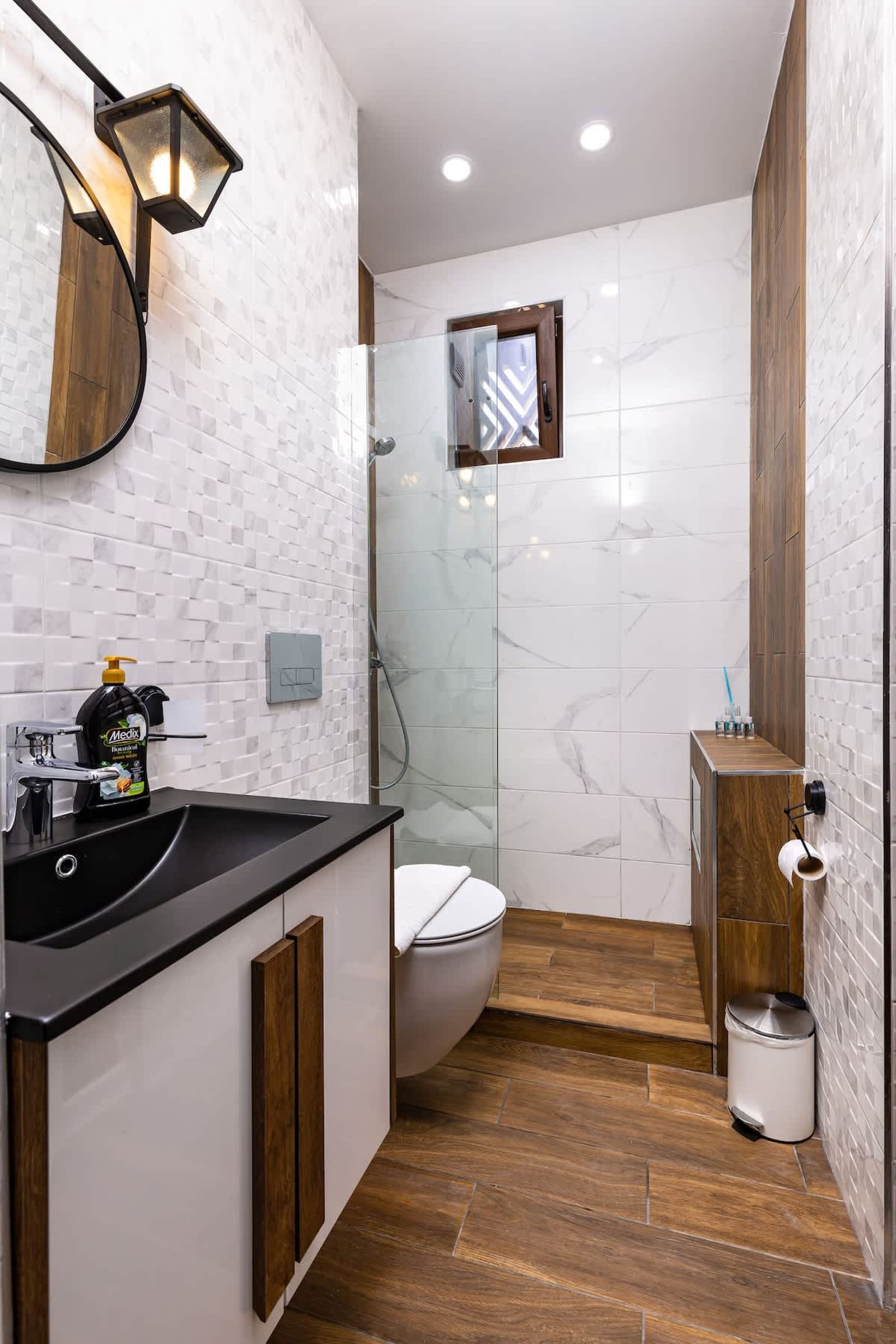 The Urban Nest-2BD Apartment with a Terrace - Photo 15