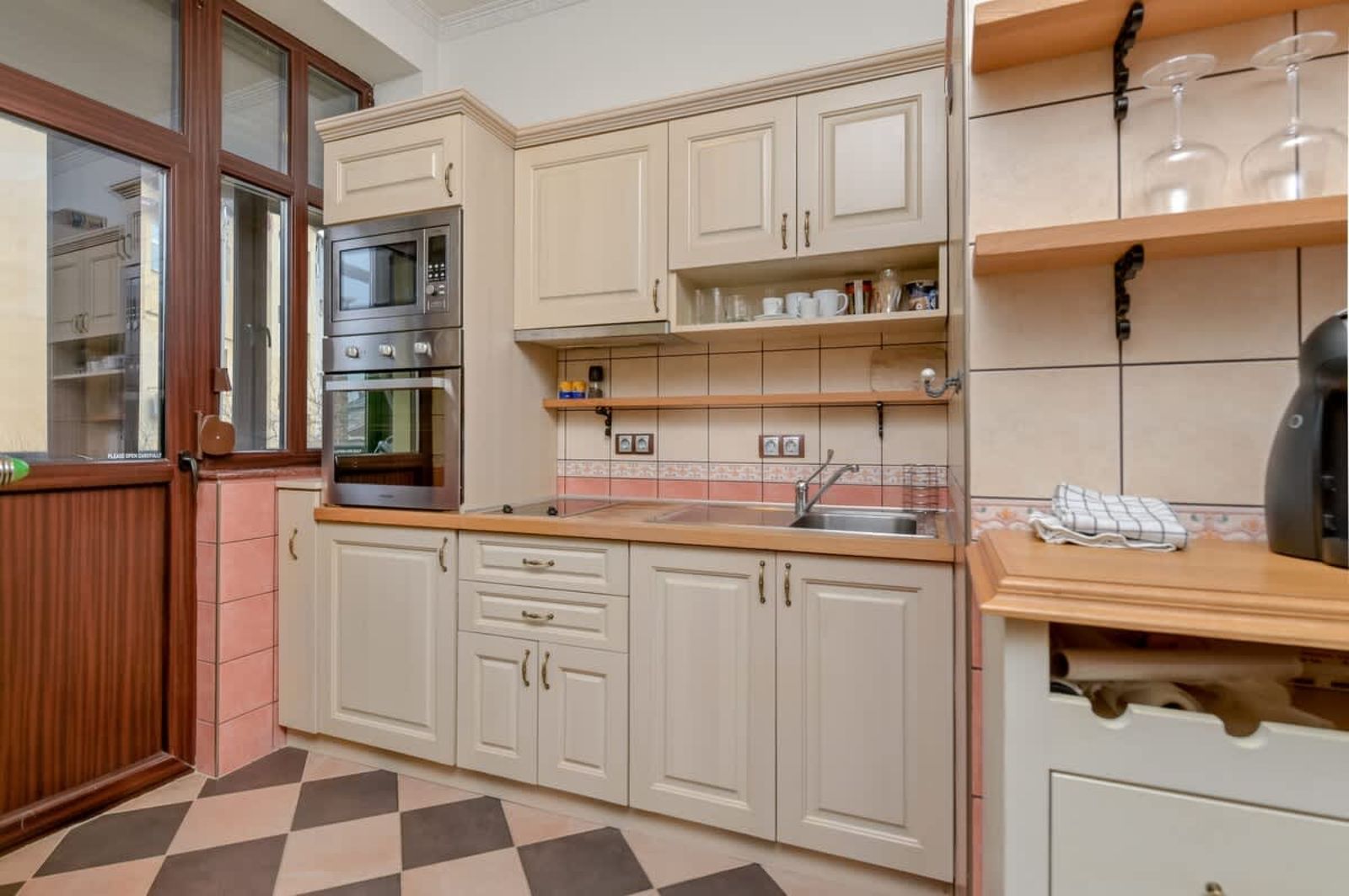 Colorful &amp; Elegant 2BD Flat – Premium Central Stay - Photo 6