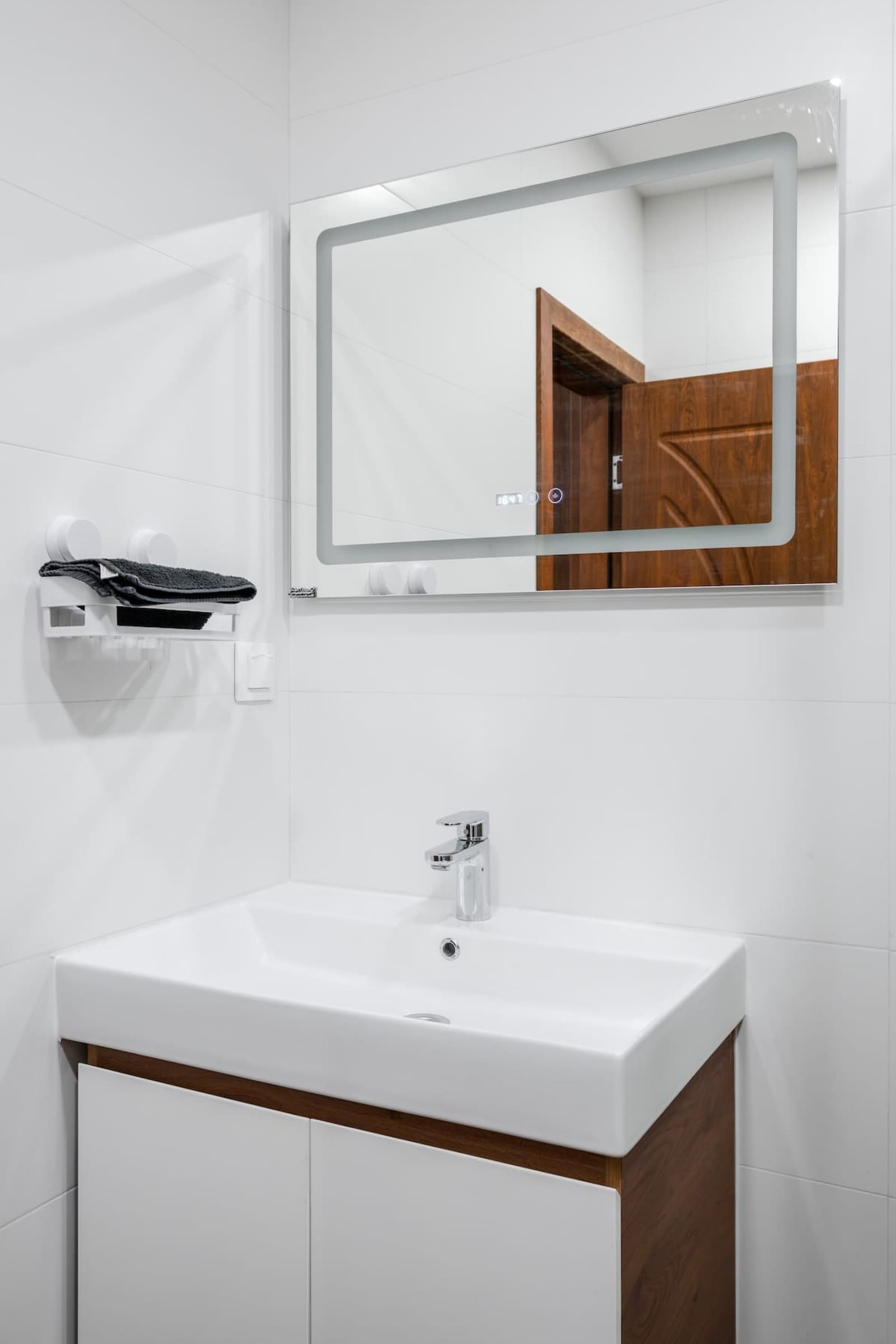 Modern Stay with Balcony and Parking - Photo 16