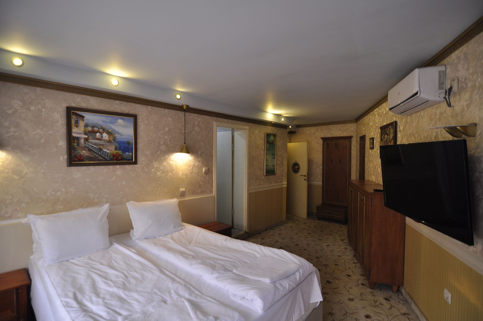 Vintage City Hotel in Sofia - Photo 64