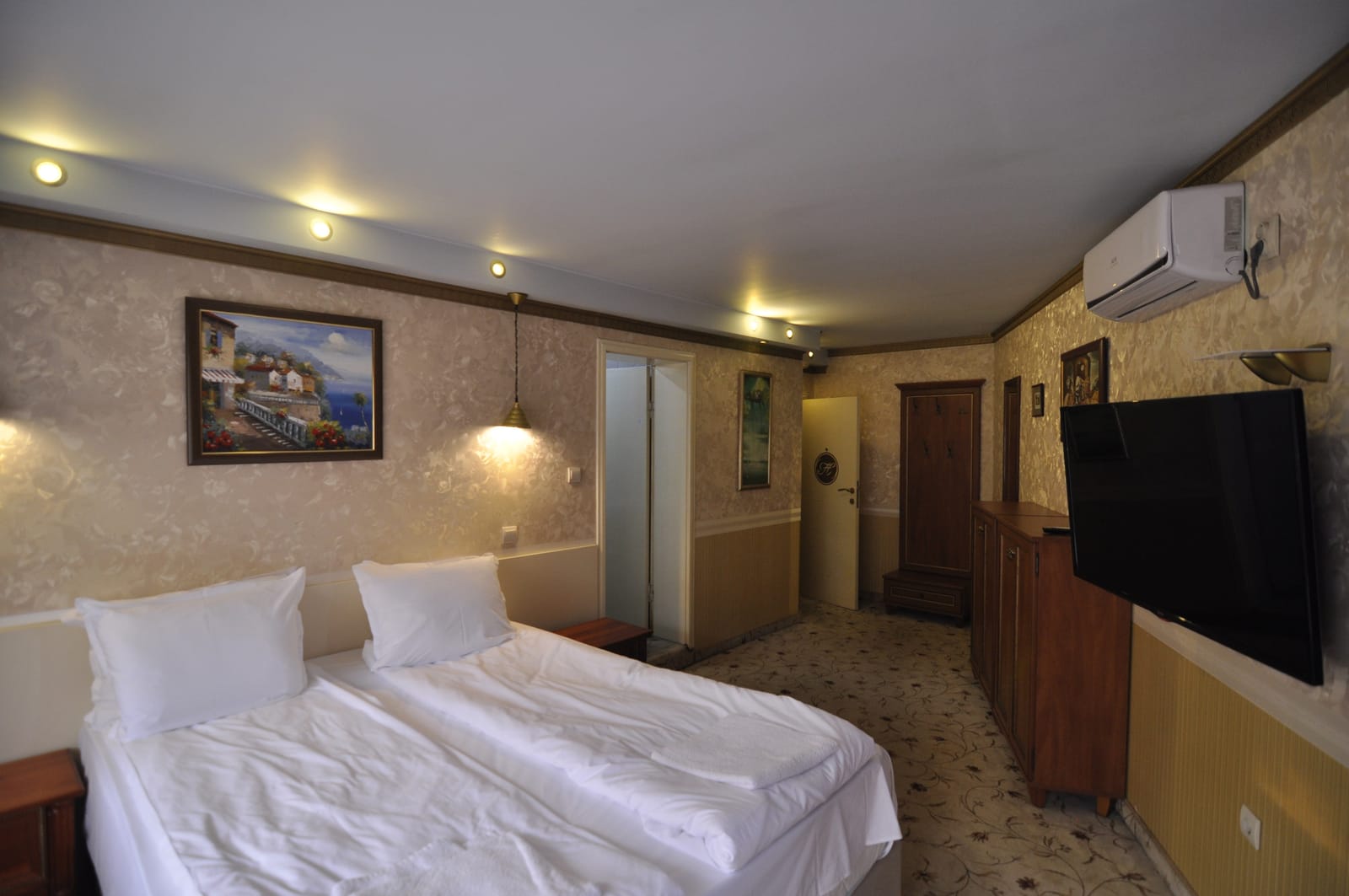 Vintage City Hotel in Sofia - Photo 64