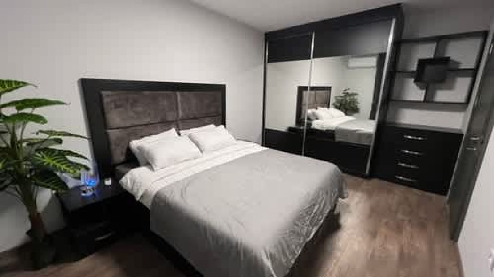 Plovdiv Central: Modern 1BR with Netflix &amp; Balcony - Cover Photo