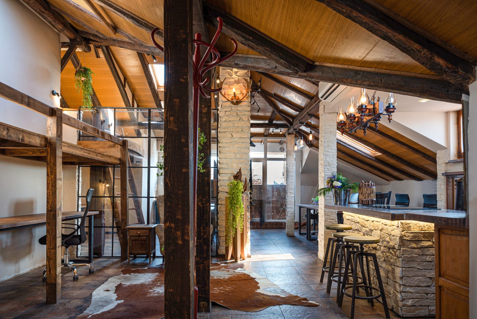 Modern Old Style Co-working space in Sofia - Photo 3