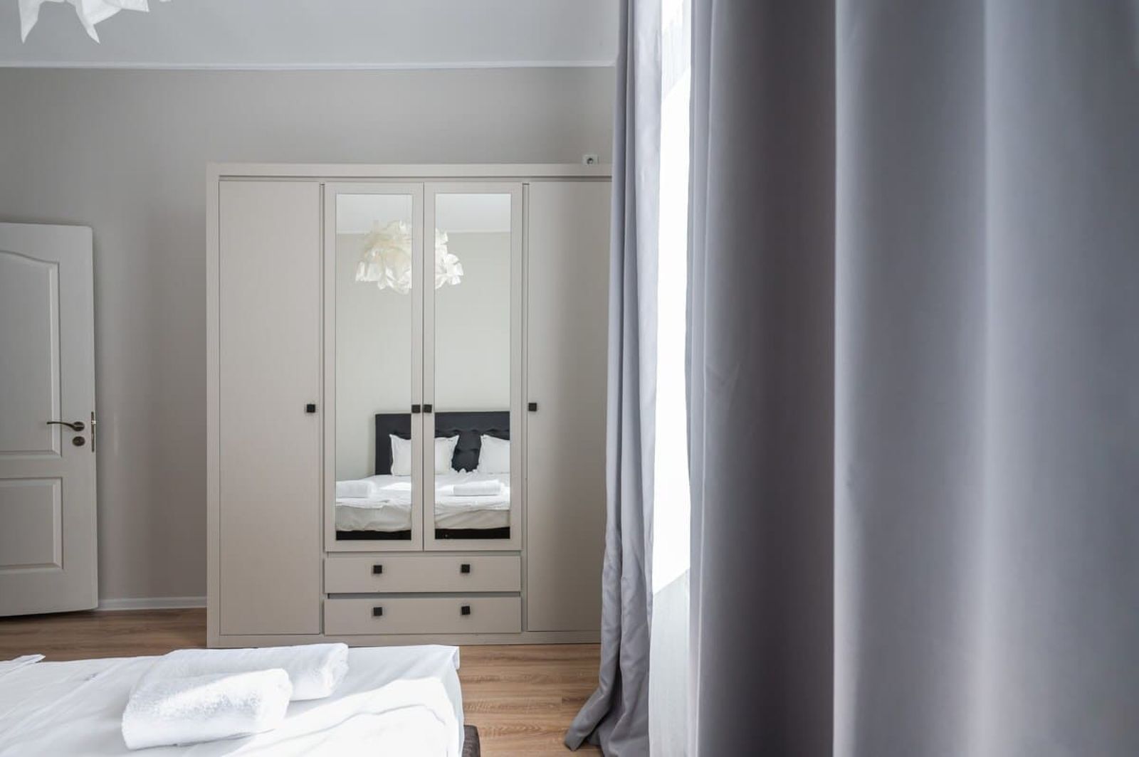 Light and Modern 2BD Flat Next To Women's Market - Photo 15